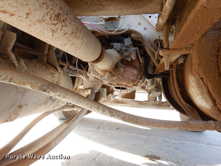 image for item DN2558 2001 Sterling AT9500  semi truck