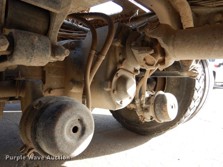 image for item DN2558 2001 Sterling AT9500  semi truck