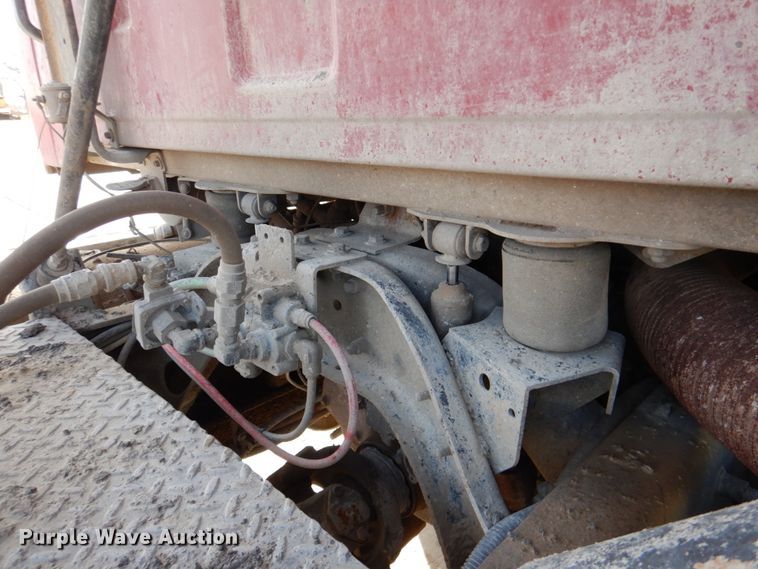 image for item DN2558 2001 Sterling AT9500  semi truck