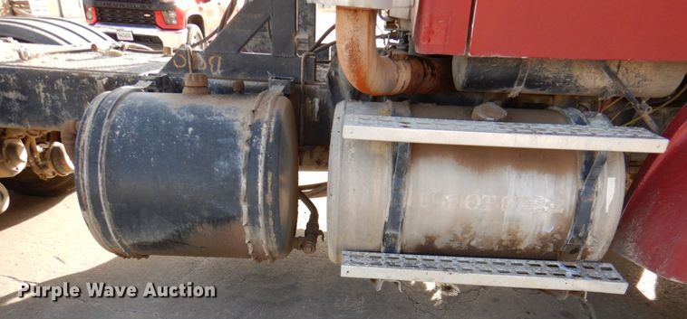 image for item DN2558 2001 Sterling AT9500  semi truck