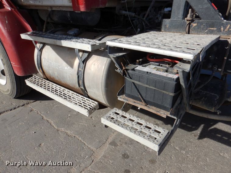 image for item DN2558 2001 Sterling AT9500  semi truck