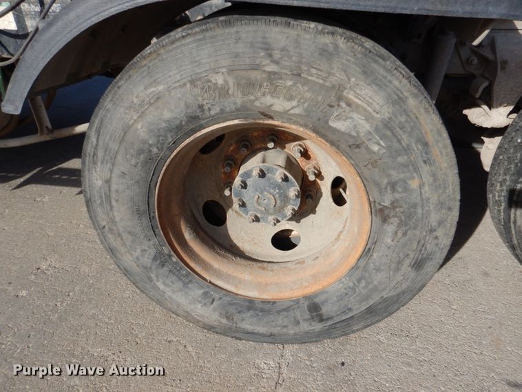 image for item DN2558 2001 Sterling AT9500  semi truck