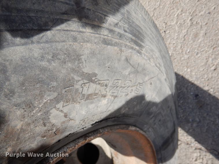 image for item DN2558 2001 Sterling AT9500  semi truck