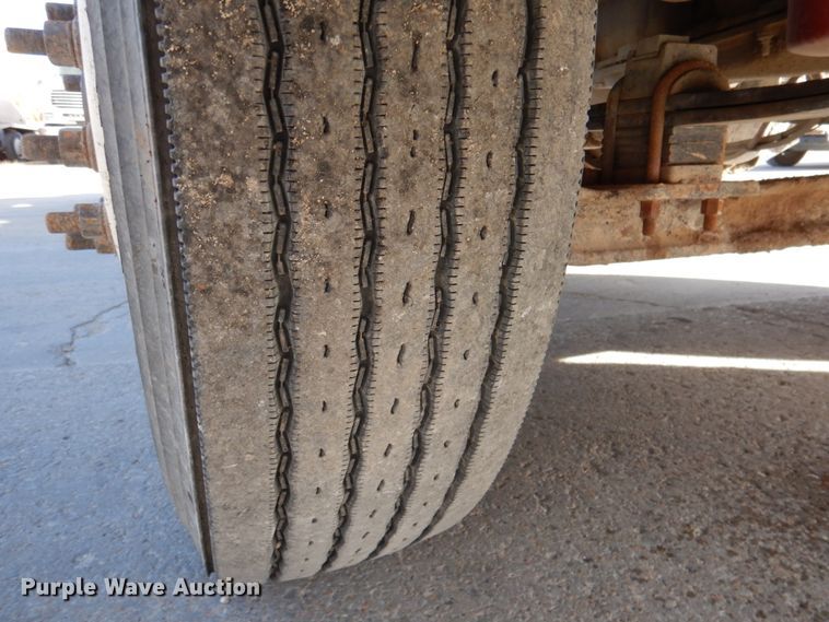 image for item DN2558 2001 Sterling AT9500  semi truck