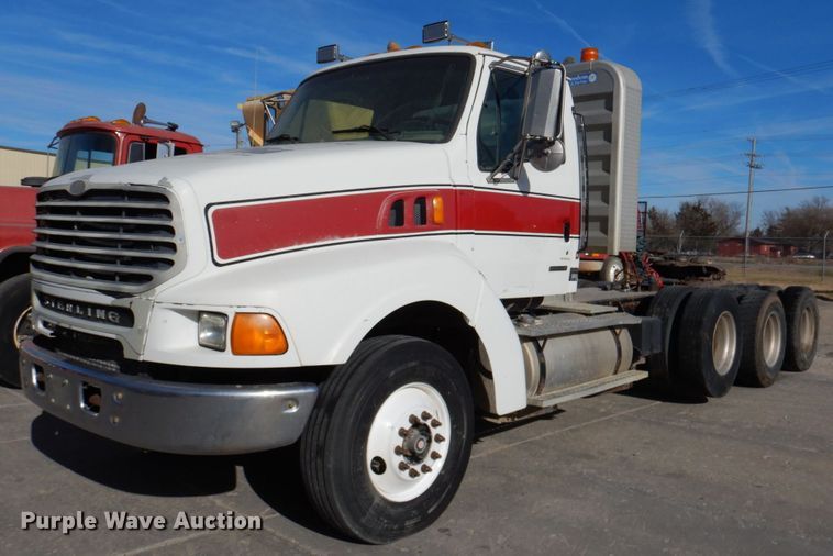 image for item DN2559 2001 Sterling L-Line  semi truck