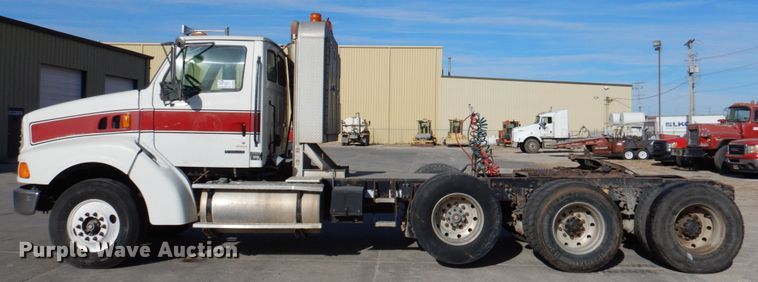 image for item DN2559 2001 Sterling L-Line  semi truck