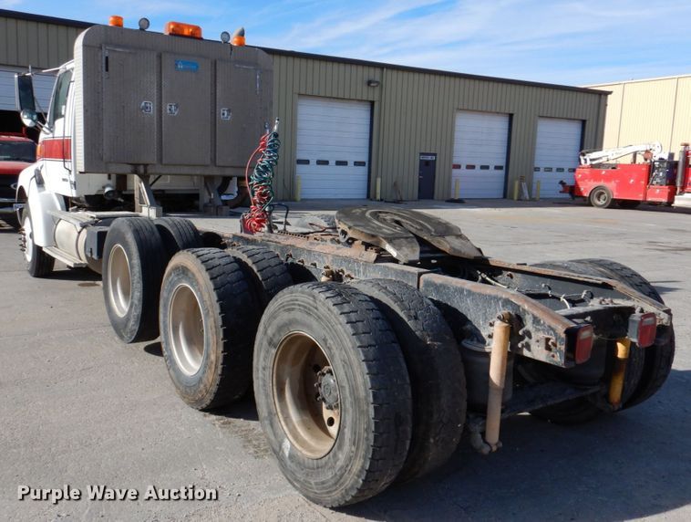 image for item DN2559 2001 Sterling L-Line  semi truck