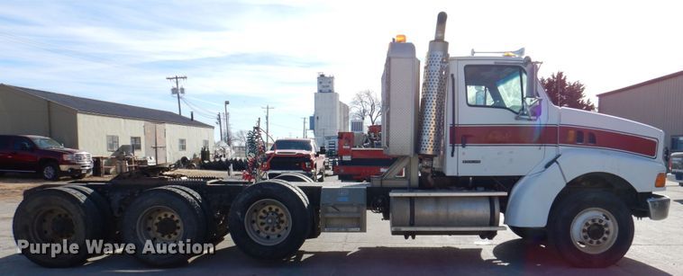 image for item DN2559 2001 Sterling L-Line  semi truck