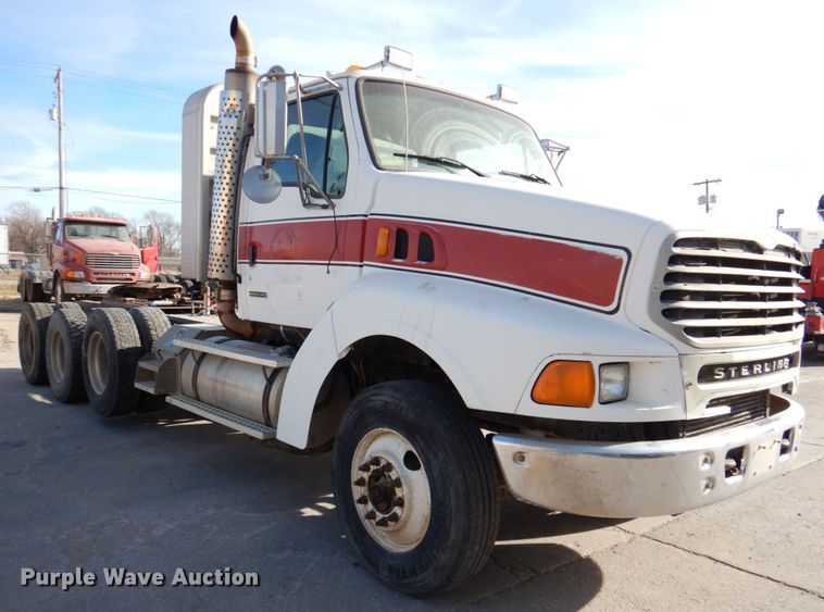 image for item DN2559 2001 Sterling L-Line  semi truck