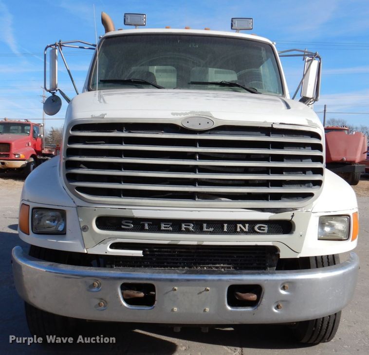 image for item DN2559 2001 Sterling L-Line  semi truck