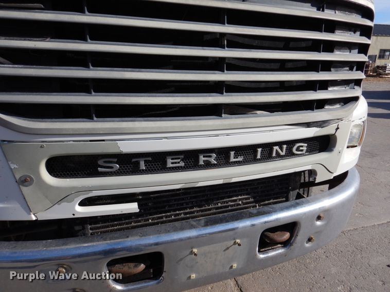 image for item DN2559 2001 Sterling L-Line  semi truck