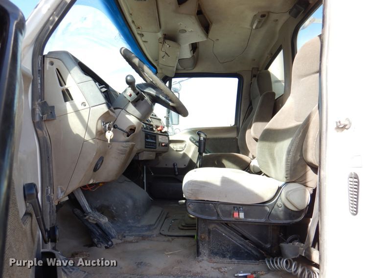 image for item DN2559 2001 Sterling L-Line  semi truck