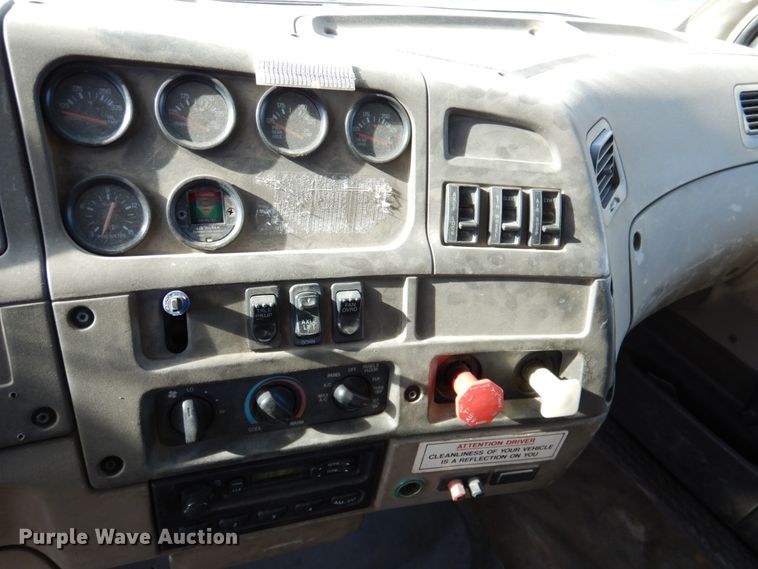 image for item DN2559 2001 Sterling L-Line  semi truck