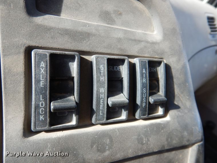 image for item DN2559 2001 Sterling L-Line  semi truck