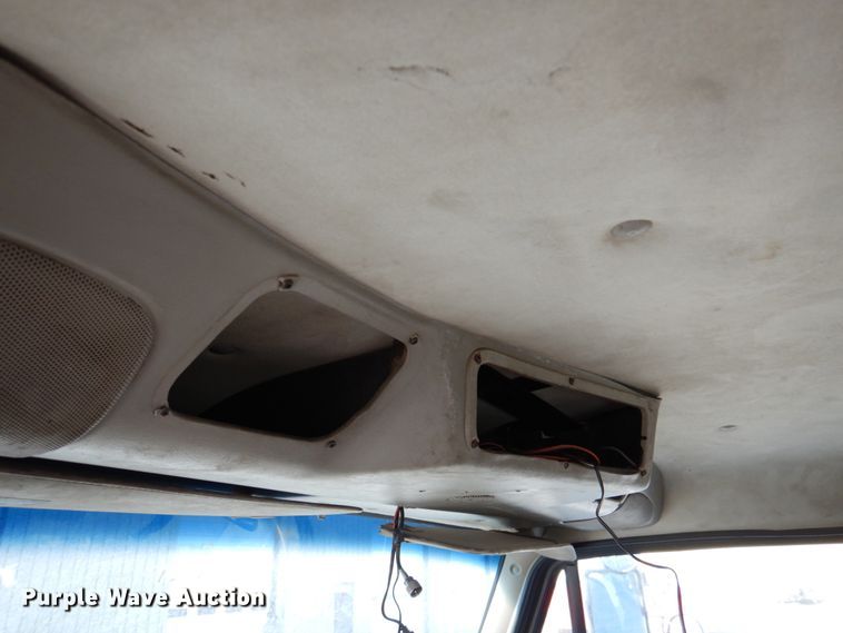 image for item DN2559 2001 Sterling L-Line  semi truck