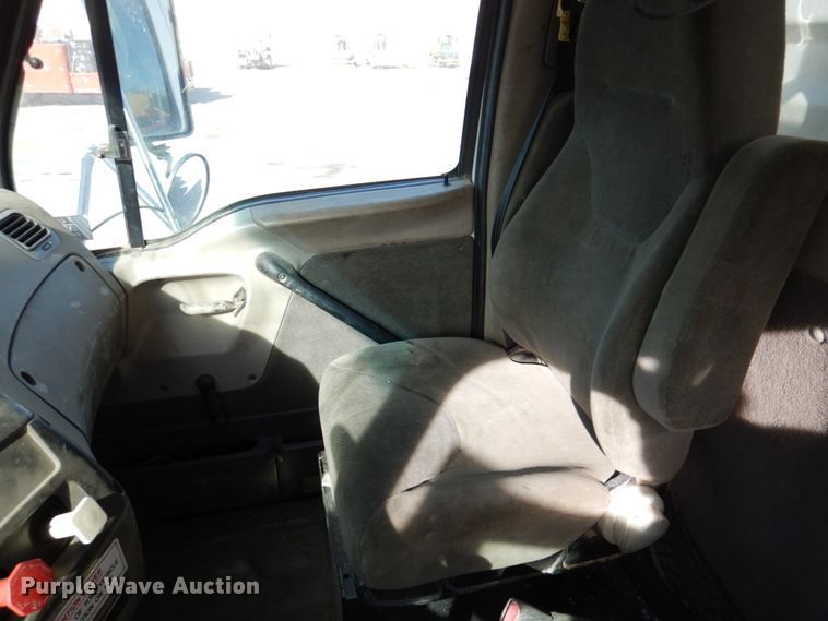 image for item DN2559 2001 Sterling L-Line  semi truck