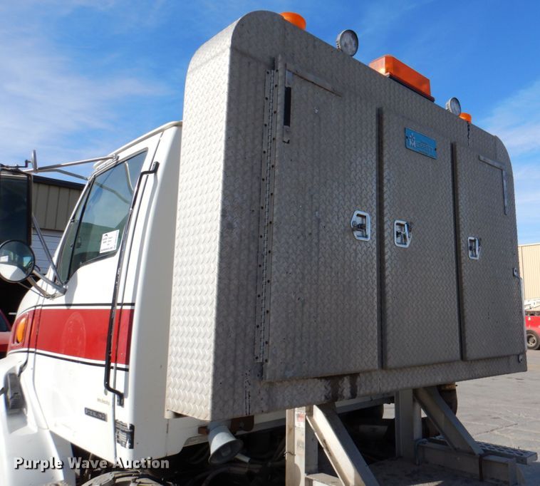 image for item DN2559 2001 Sterling L-Line  semi truck