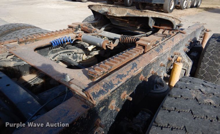 image for item DN2559 2001 Sterling L-Line  semi truck