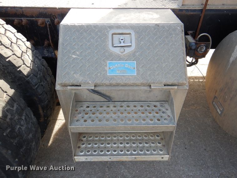 image for item DN2559 2001 Sterling L-Line  semi truck