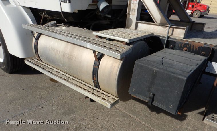 image for item DN2559 2001 Sterling L-Line  semi truck