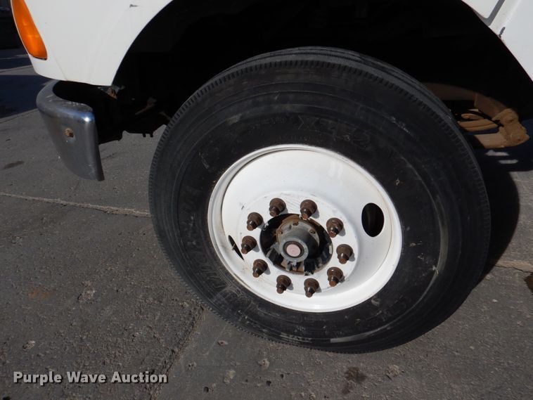 image for item DN2559 2001 Sterling L-Line  semi truck