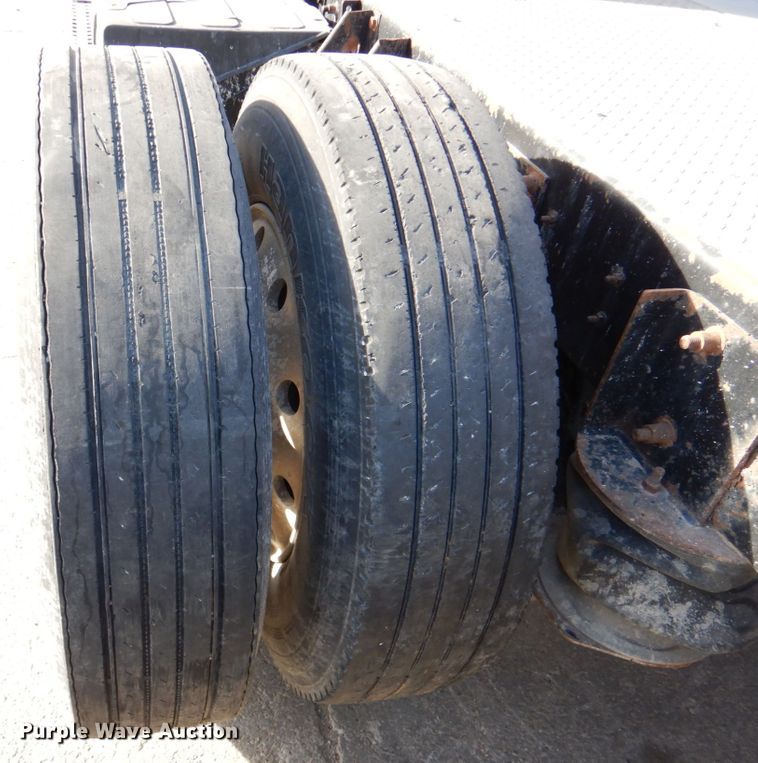 image for item DN2559 2001 Sterling L-Line  semi truck