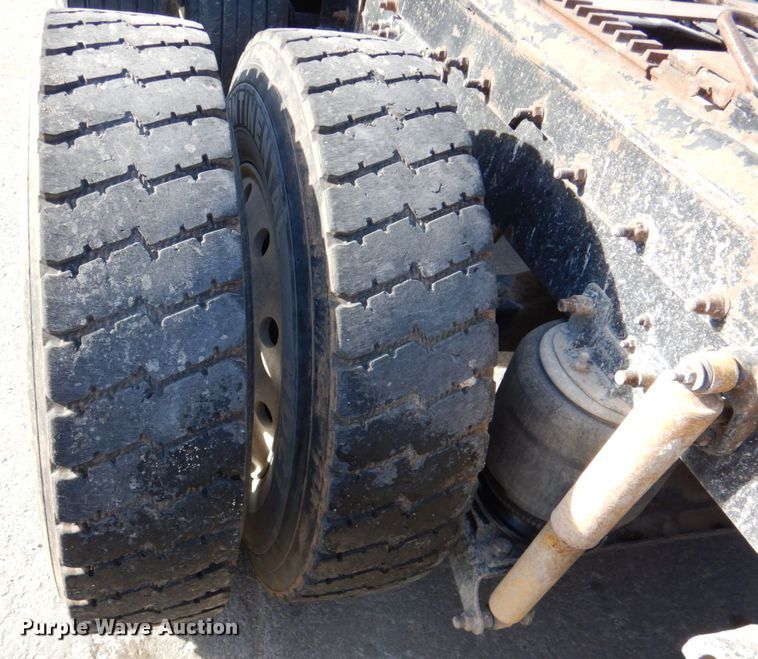 image for item DN2559 2001 Sterling L-Line  semi truck