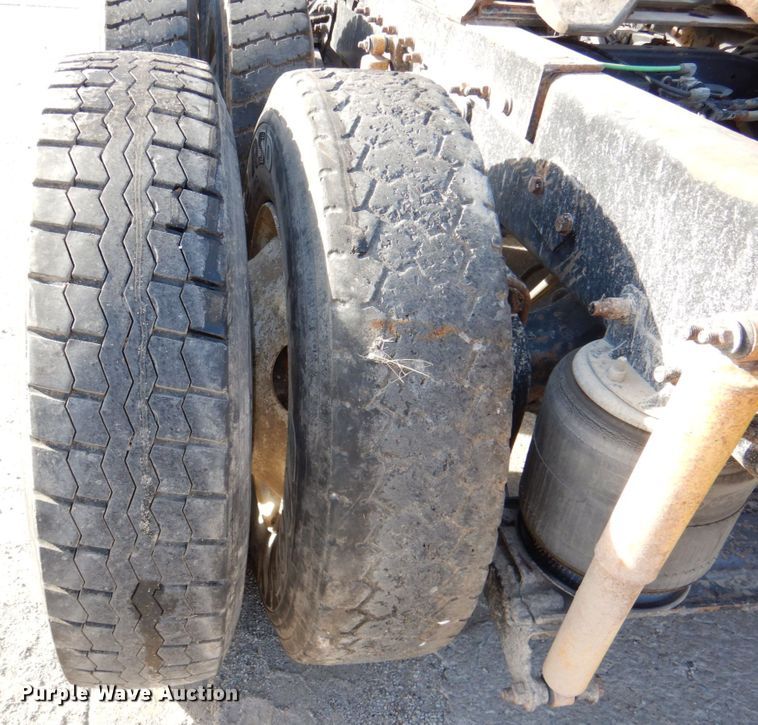 image for item DN2559 2001 Sterling L-Line  semi truck