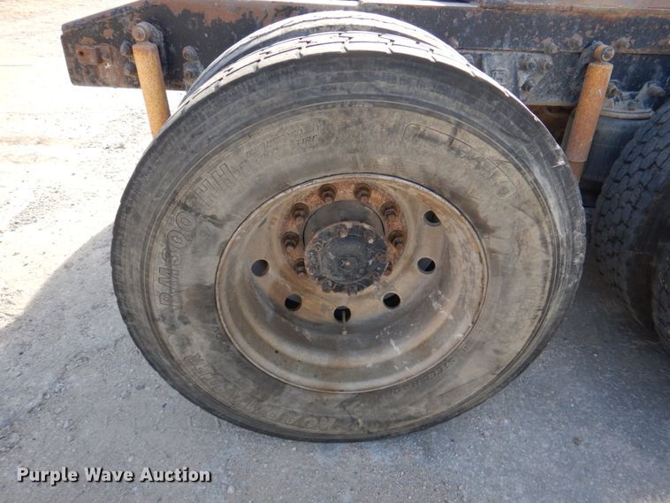 image for item DN2559 2001 Sterling L-Line  semi truck