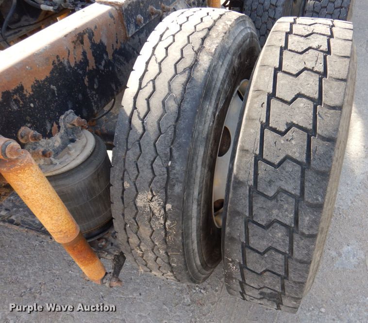 image for item DN2559 2001 Sterling L-Line  semi truck