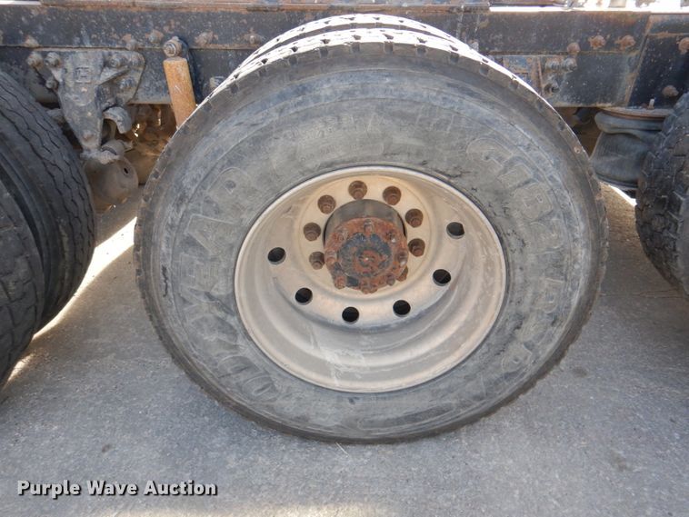 image for item DN2559 2001 Sterling L-Line  semi truck