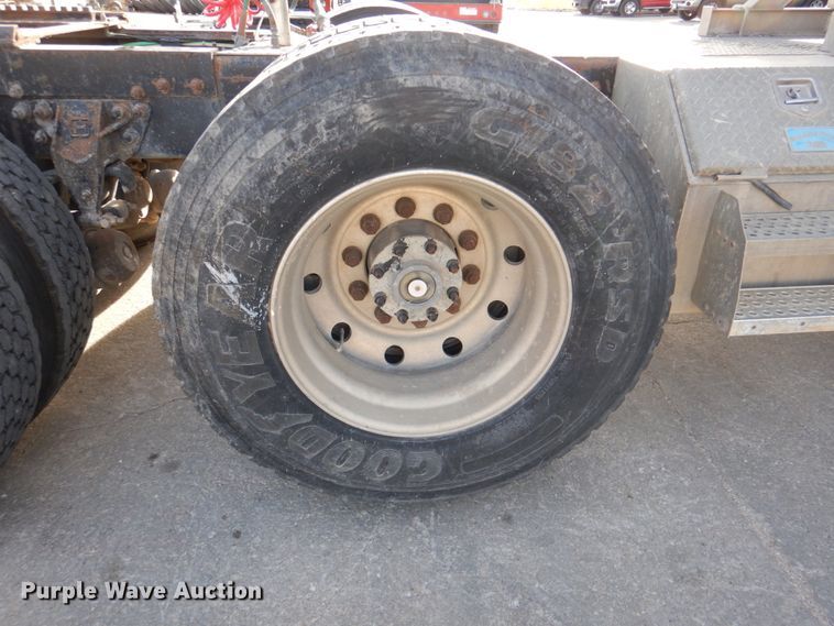 image for item DN2559 2001 Sterling L-Line  semi truck