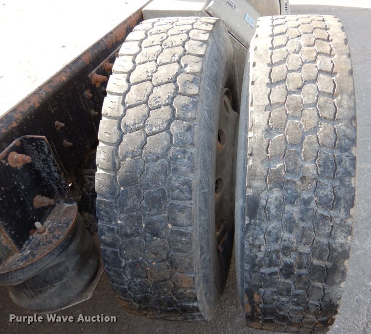 image for item DN2559 2001 Sterling L-Line  semi truck