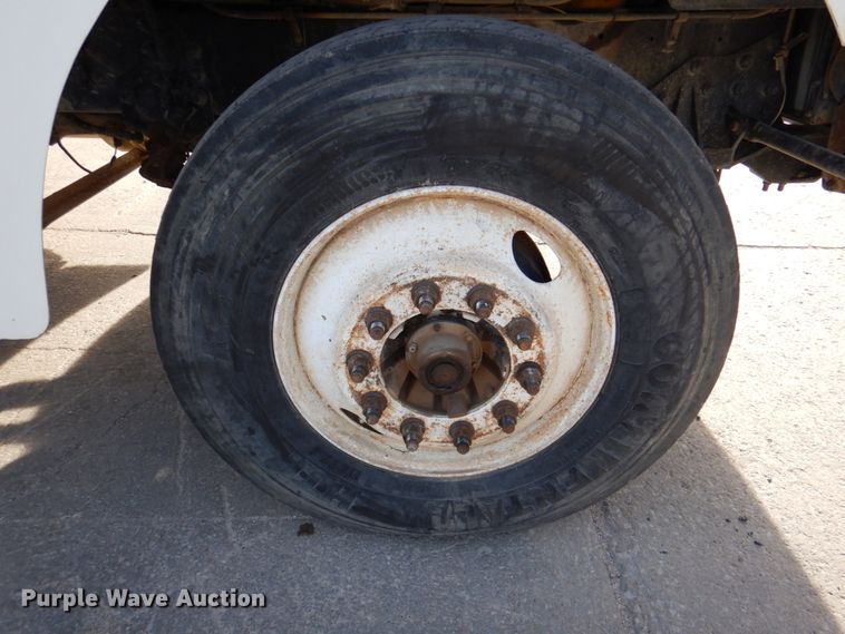 image for item DN2559 2001 Sterling L-Line  semi truck