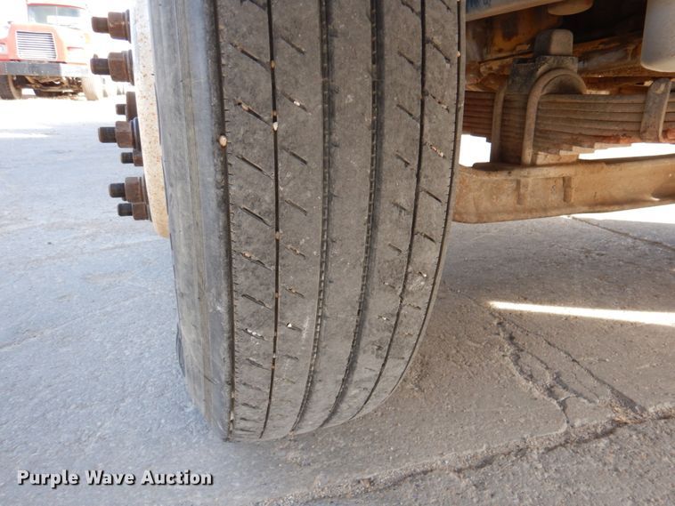 image for item DN2559 2001 Sterling L-Line  semi truck