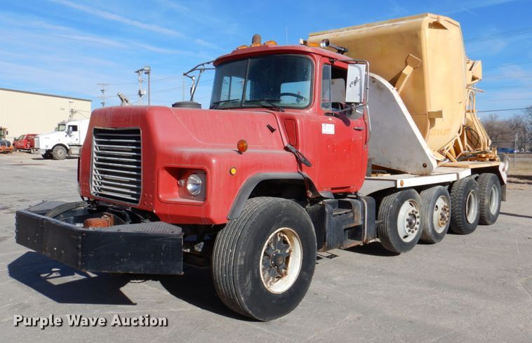 image for item DN2560 2000 Mack DM690S  ready mix truck