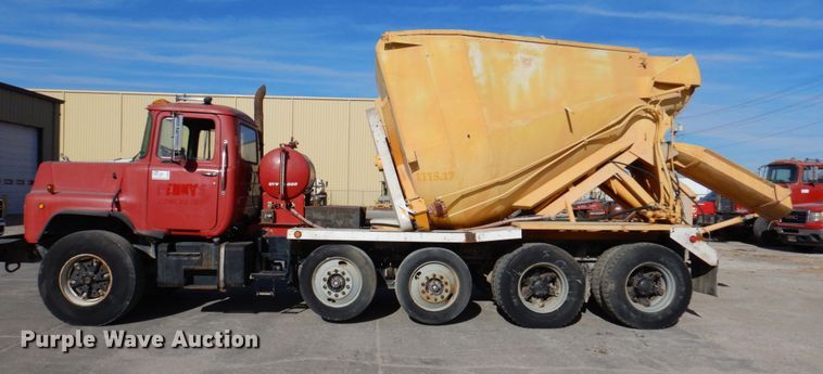 image for item DN2560 2000 Mack DM690S  ready mix truck