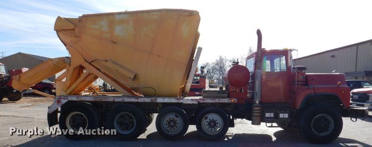 image for item DN2560 2000 Mack DM690S  ready mix truck