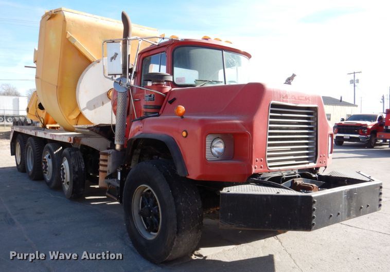 image for item DN2560 2000 Mack DM690S  ready mix truck