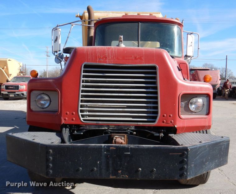 image for item DN2560 2000 Mack DM690S  ready mix truck