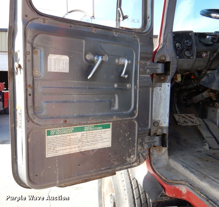 image for item DN2560 2000 Mack DM690S  ready mix truck