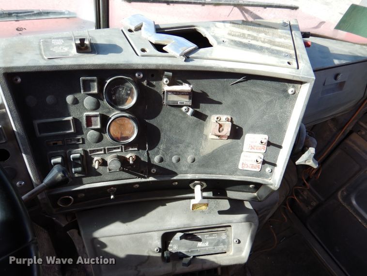 image for item DN2560 2000 Mack DM690S  ready mix truck