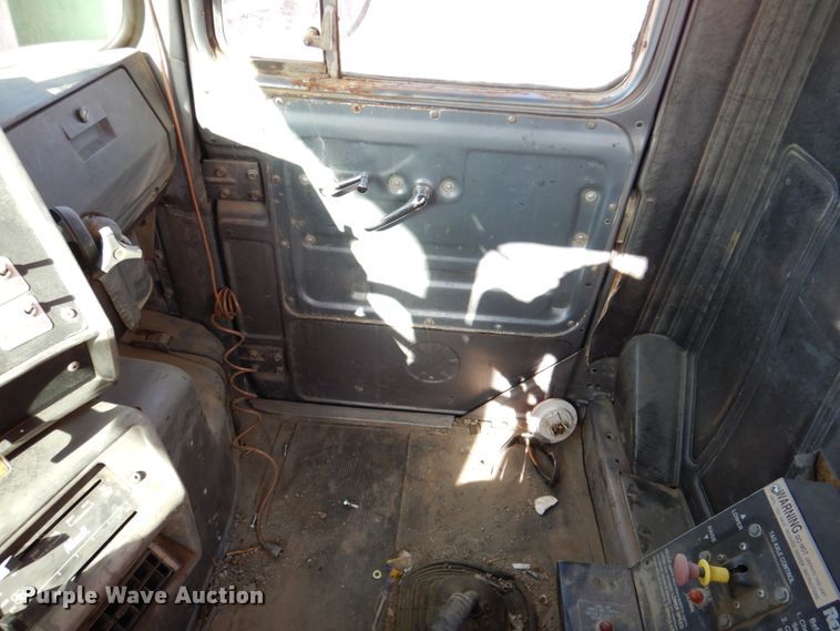 image for item DN2560 2000 Mack DM690S  ready mix truck