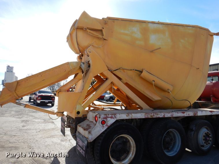 image for item DN2560 2000 Mack DM690S  ready mix truck