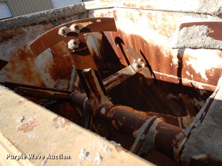 image for item DN2560 2000 Mack DM690S  ready mix truck