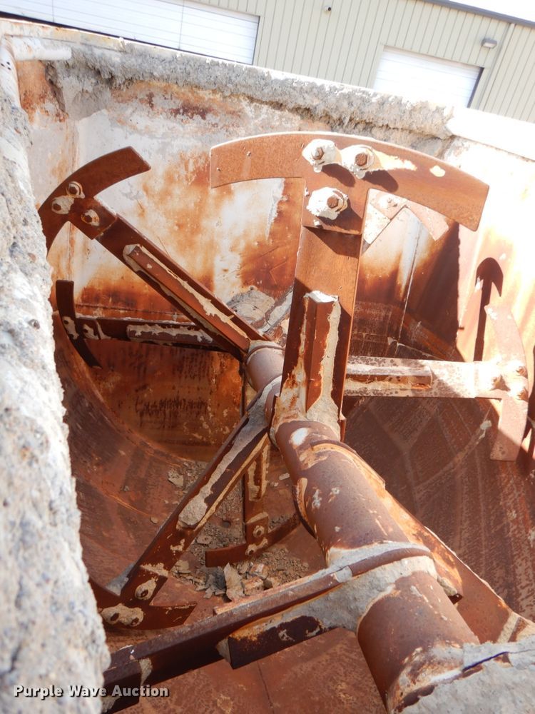 image for item DN2560 2000 Mack DM690S  ready mix truck