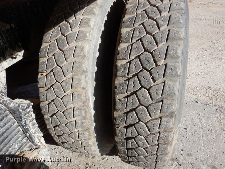 image for item DN2560 2000 Mack DM690S  ready mix truck