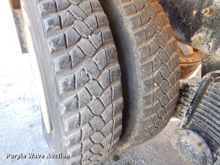 image for item DN2560 2000 Mack DM690S  ready mix truck