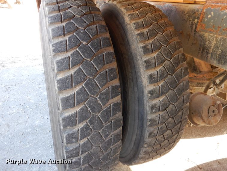 image for item DN2560 2000 Mack DM690S  ready mix truck