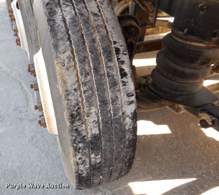 image for item DN2560 2000 Mack DM690S  ready mix truck